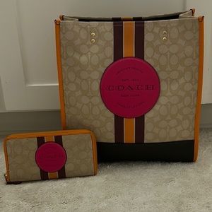 Coach 1917 Dempsey LARGE tote w wallet NWT. 30”